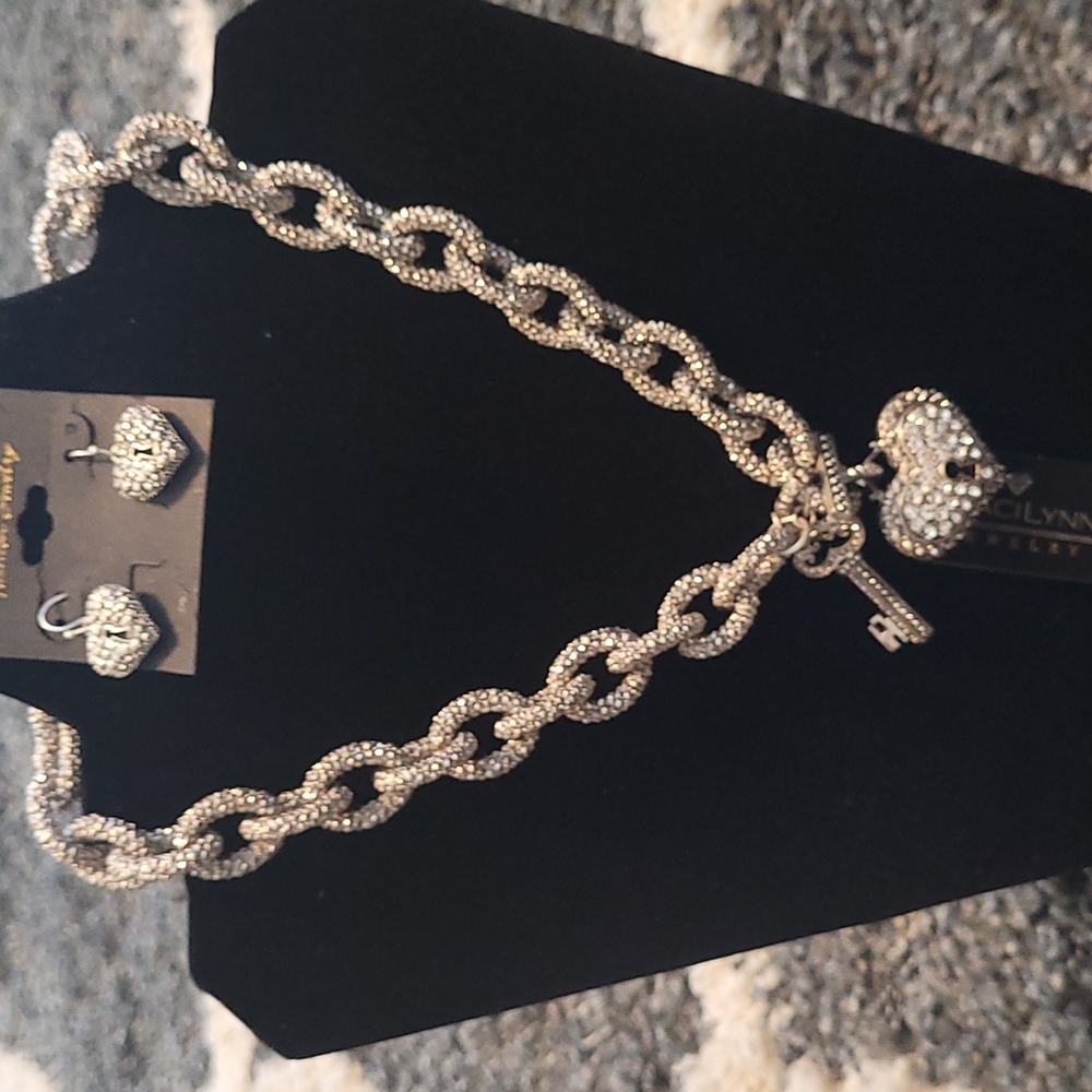 ◇Traci Lynn Love BIG Bling Necklace & Earring Set◇